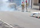 Carro pega fogo no centro de Mari e mobiliza Corpo de Bombeiros
