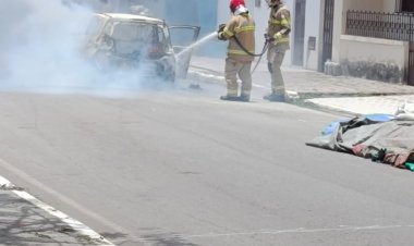 Carro pega fogo no centro de Mari e mobiliza Corpo de Bombeiros