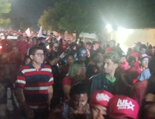 Militância do PT realiza caminhada em apoio a Lula nas ruas de Mari
